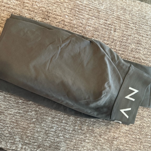 NVGTN Charcoal Sport Seamless Leggings - Picture 4 of 5